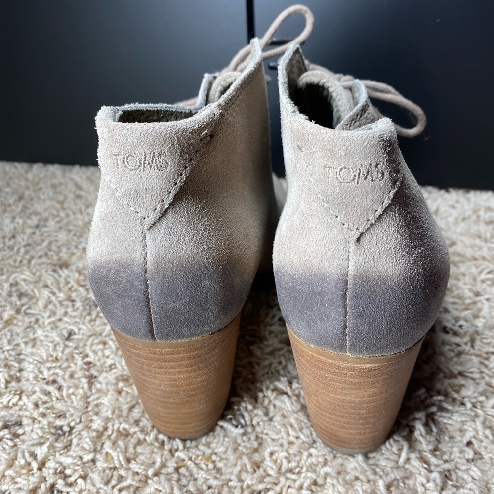 TOMS Women's Lunata Lace Up Bootie Desert Taupe Burnish Suede sz 8